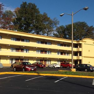 Diamond Inn & Suites